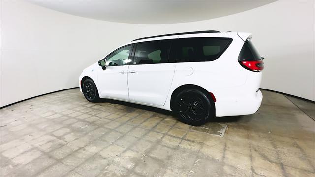 2025 Chrysler Pacifica Hybrid Premiuim S Appearance Package