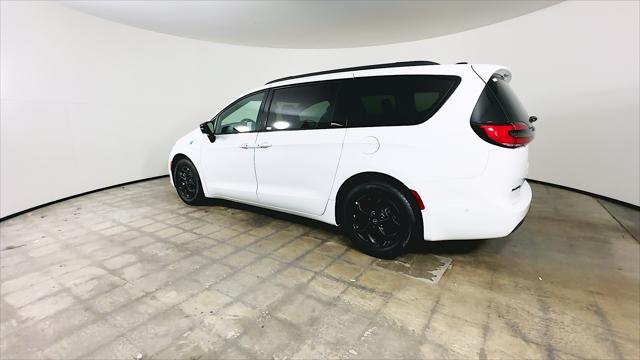 2025 Chrysler Pacifica Hybrid Premiuim S Appearance Package