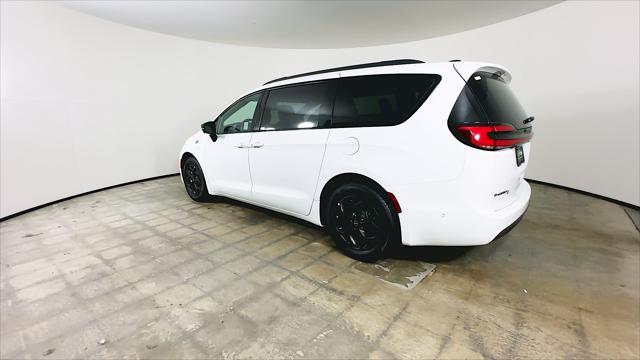 2025 Chrysler Pacifica Hybrid Premiuim S Appearance Package