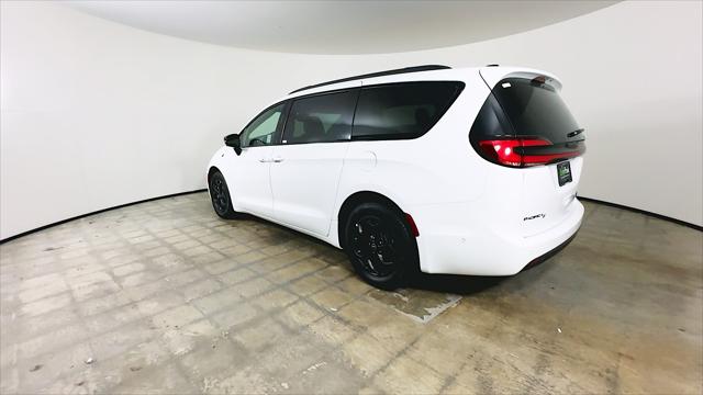 2025 Chrysler Pacifica Hybrid Premiuim S Appearance Package