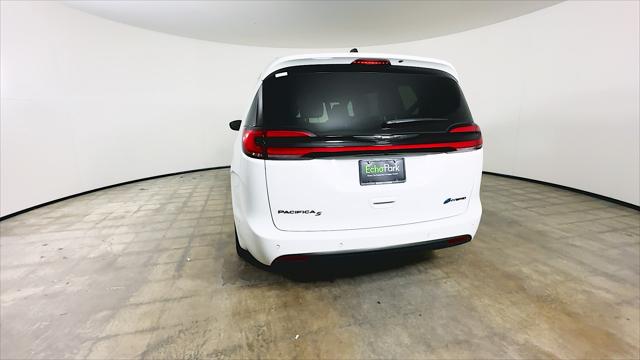 2025 Chrysler Pacifica Hybrid Premiuim S Appearance Package