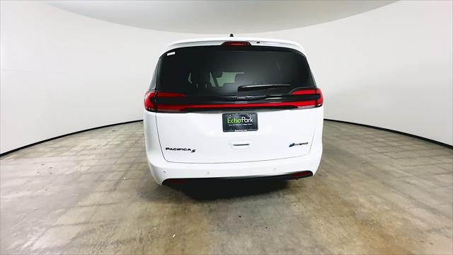 2025 Chrysler Pacifica Hybrid Premiuim S Appearance Package