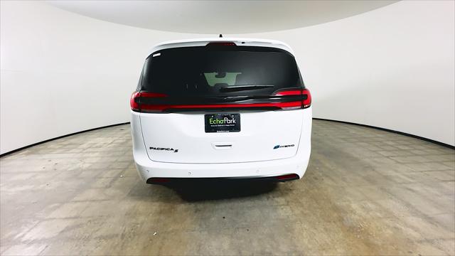 2025 Chrysler Pacifica Hybrid Premiuim S Appearance Package