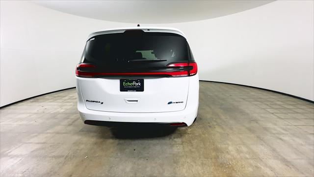 2025 Chrysler Pacifica Hybrid Premiuim S Appearance Package