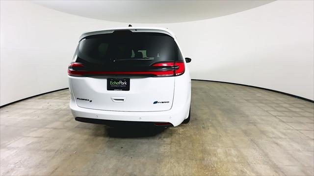 2025 Chrysler Pacifica Hybrid Premiuim S Appearance Package