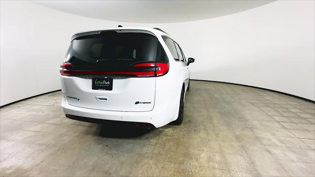 2025 Chrysler Pacifica Hybrid Premiuim S Appearance Package