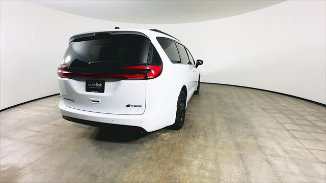 2025 Chrysler Pacifica Hybrid Premiuim S Appearance Package