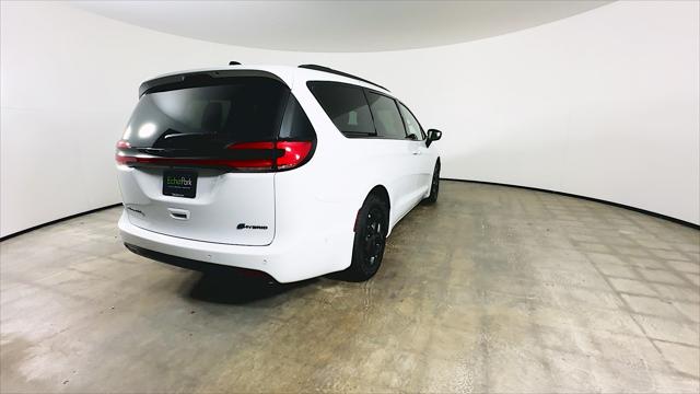 2025 Chrysler Pacifica Hybrid Premiuim S Appearance Package