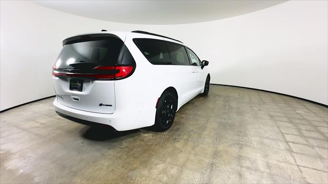 2025 Chrysler Pacifica Hybrid Premiuim S Appearance Package