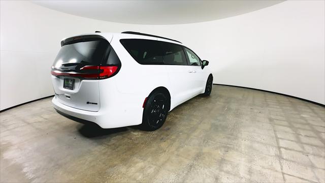 2025 Chrysler Pacifica Hybrid Premiuim S Appearance Package