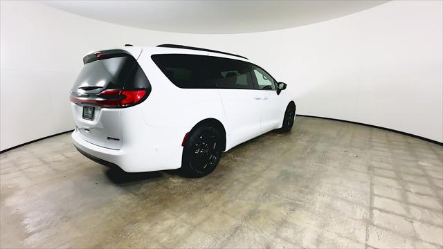 2025 Chrysler Pacifica Hybrid Premiuim S Appearance Package
