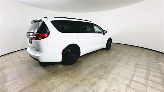 2025 Chrysler Pacifica Hybrid Premiuim S Appearance Package