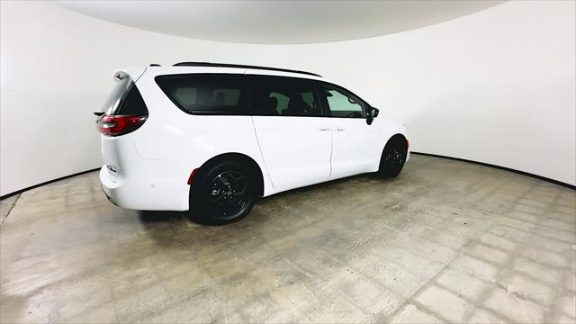 2025 Chrysler Pacifica Hybrid Premiuim S Appearance Package