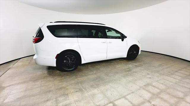 2025 Chrysler Pacifica Hybrid Premiuim S Appearance Package