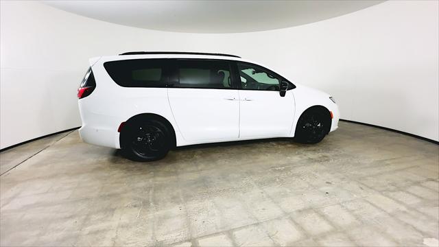 2025 Chrysler Pacifica Hybrid Premiuim S Appearance Package