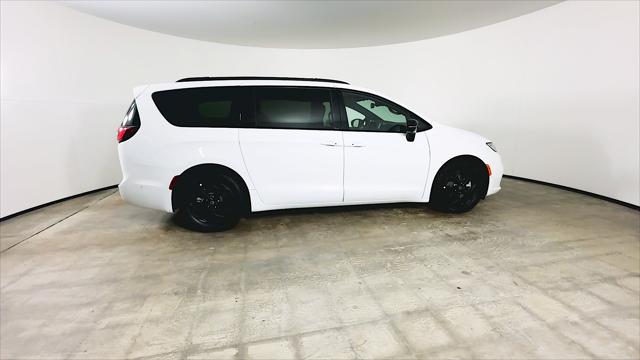 2025 Chrysler Pacifica Hybrid Premiuim S Appearance Package