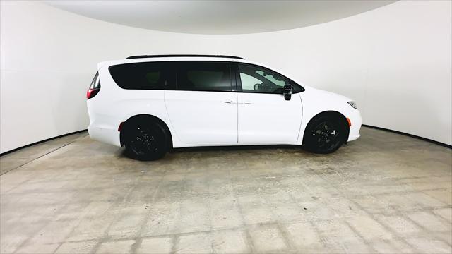 2025 Chrysler Pacifica Hybrid Premiuim S Appearance Package