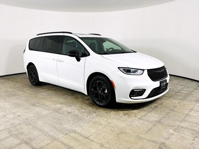 2025 Chrysler Pacifica Hybrid Premiuim S Appearance Package