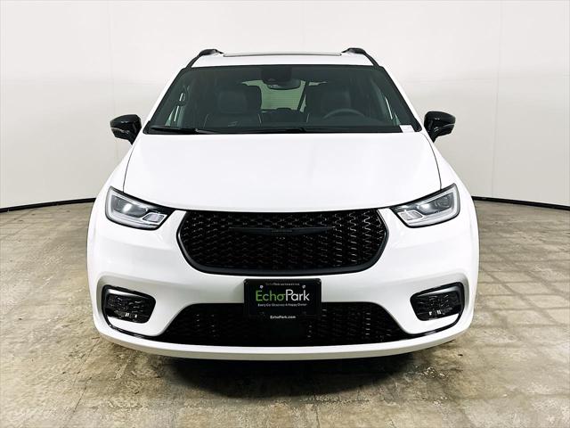 2025 Chrysler Pacifica Hybrid Premiuim S Appearance Package