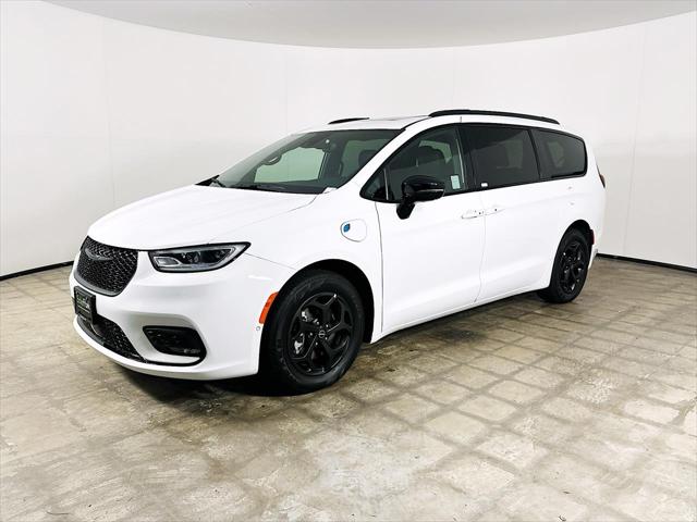 2025 Chrysler Pacifica Hybrid Premiuim S Appearance Package
