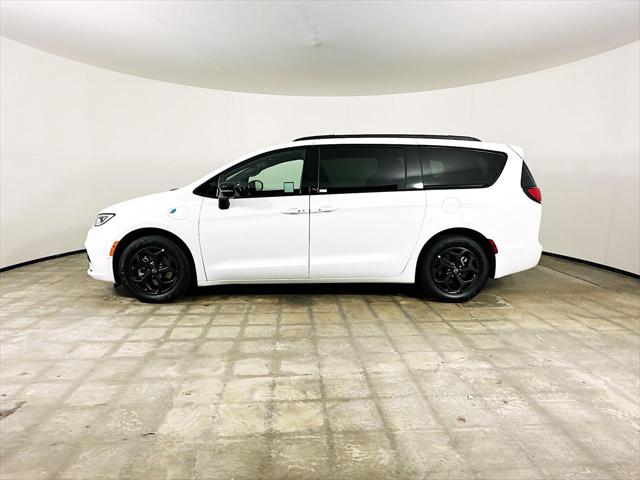 2025 Chrysler Pacifica Hybrid Premiuim S Appearance Package