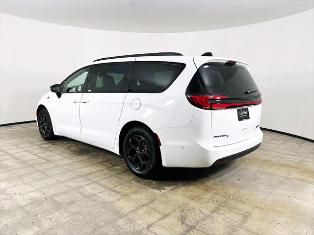 2025 Chrysler Pacifica Hybrid Premiuim S Appearance Package