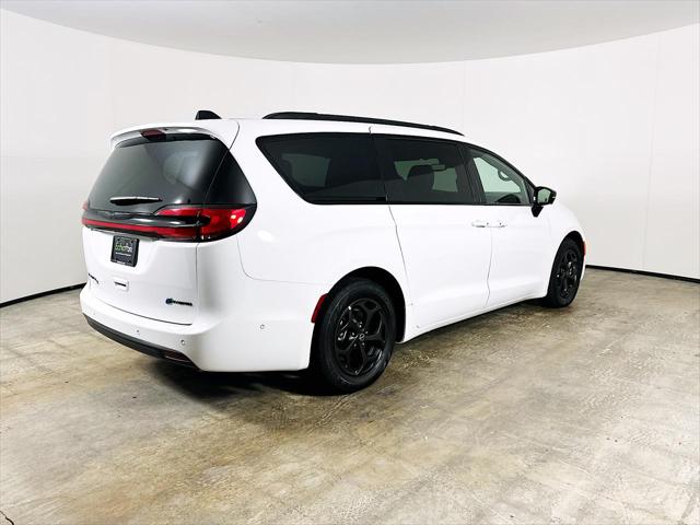 2025 Chrysler Pacifica Hybrid Premiuim S Appearance Package