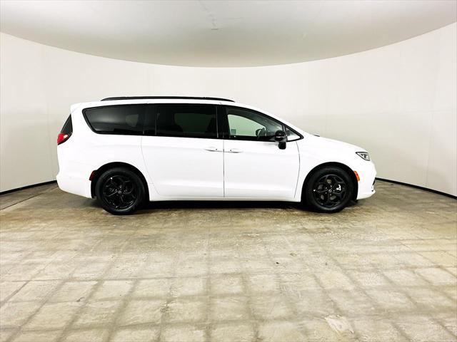 2025 Chrysler Pacifica Hybrid Premiuim S Appearance Package