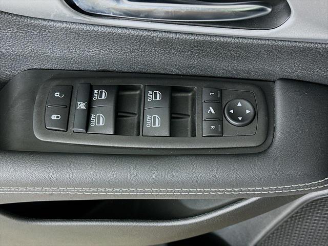 2025 Chrysler Pacifica Hybrid Premiuim S Appearance Package