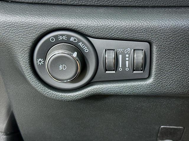 2025 Chrysler Pacifica Hybrid Premiuim S Appearance Package