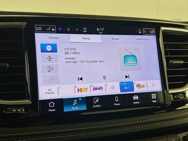 2025 Chrysler Pacifica Hybrid Premiuim S Appearance Package