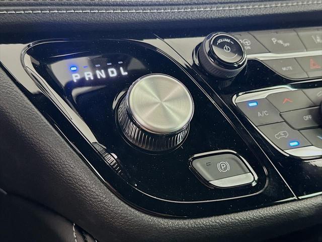 2025 Chrysler Pacifica Hybrid Premiuim S Appearance Package