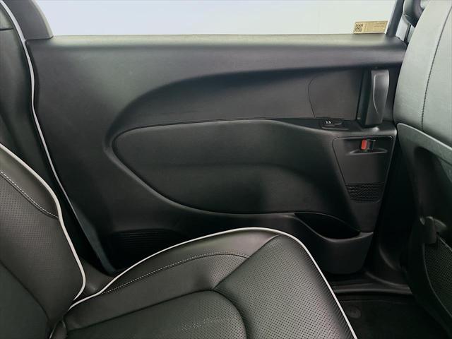 2025 Chrysler Pacifica Hybrid Premiuim S Appearance Package