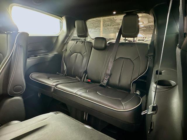 2025 Chrysler Pacifica Hybrid Premiuim S Appearance Package