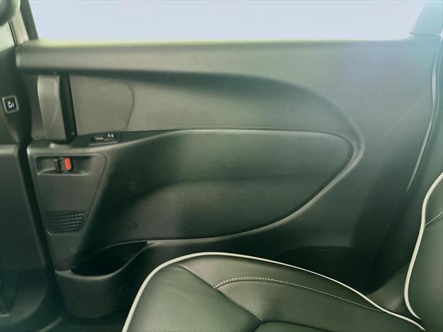 2025 Chrysler Pacifica Hybrid Premiuim S Appearance Package