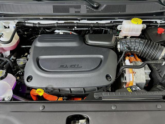 2025 Chrysler Pacifica Hybrid Premiuim S Appearance Package