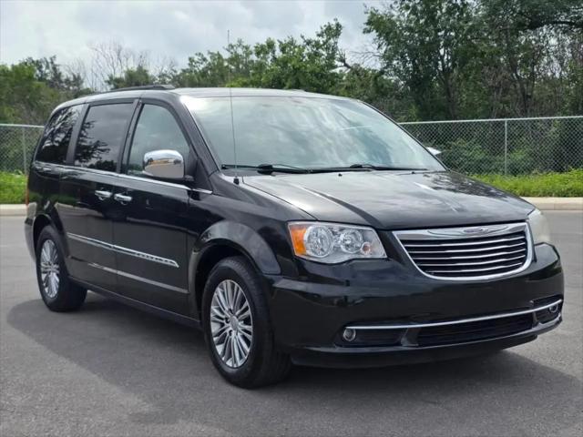 2013 Chrysler Town & Country Touring-L for sale in San Antonio, TX