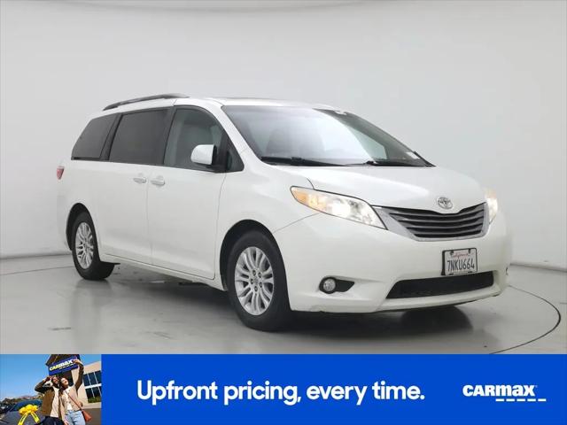 2015 Toyota Sienna XLE 8 Passenger for sale in Fresno, CA