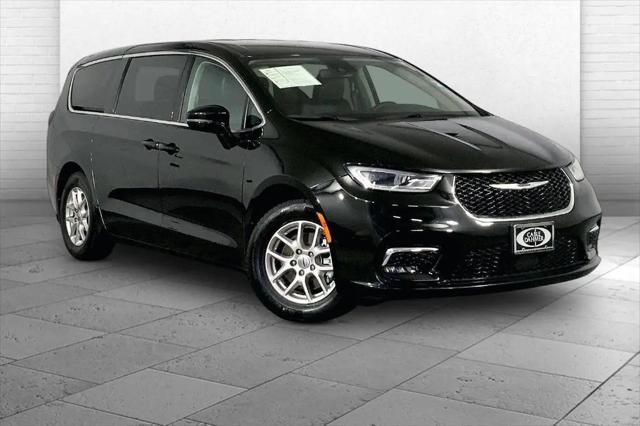 2024 Chrysler Pacifica Touring L for sale in Independence, MO