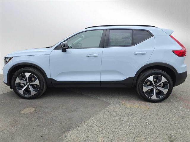 2026 Volvo XC40 Plus, B5 AWD Gas (mild hybrid), Dark