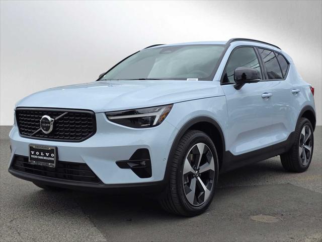 2026 Volvo XC40 Plus, B5 AWD Gas (mild hybrid), Dark
