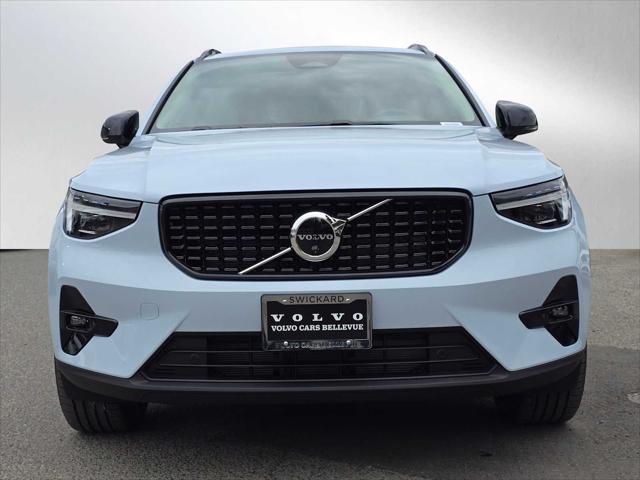 2026 Volvo XC40 Plus, B5 AWD Gas (mild hybrid), Dark