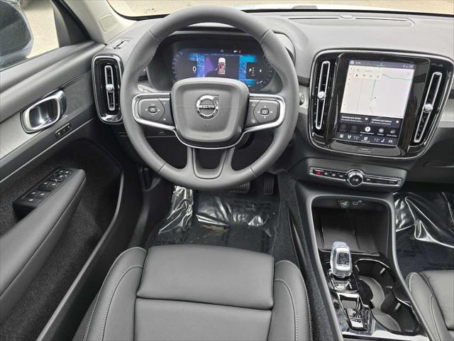 2026 Volvo XC40 Plus, B5 AWD Gas (mild hybrid), Dark