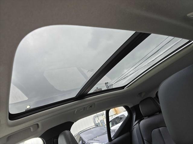 2026 Volvo XC40 Plus, B5 AWD Gas (mild hybrid), Dark
