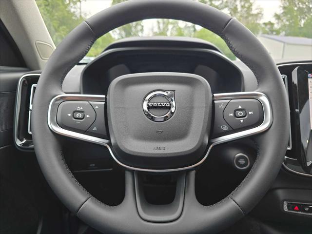2026 Volvo XC40 Plus, B5 AWD Gas (mild hybrid), Dark