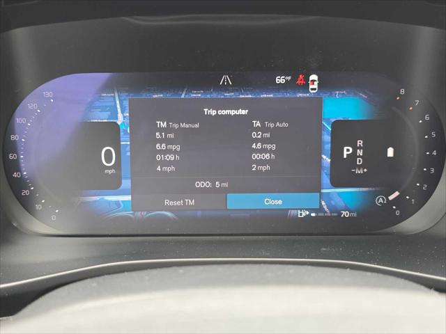 2026 Volvo XC40 Plus, B5 AWD Gas (mild hybrid), Dark