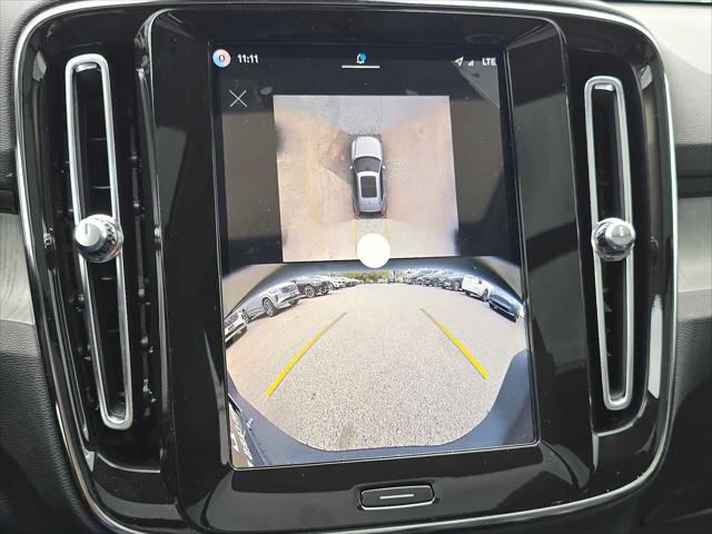 2026 Volvo XC40 Plus, B5 AWD Gas (mild hybrid), Dark