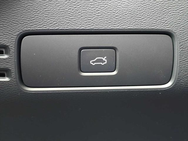 2026 Volvo XC40 Plus, B5 AWD Gas (mild hybrid), Dark