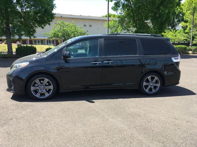 2020 Toyota Sienna SE