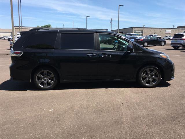 2020 Toyota Sienna SE